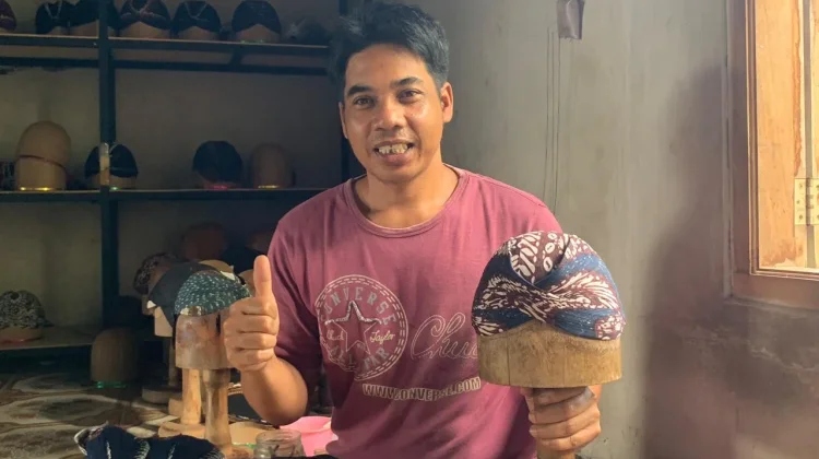 Mas Badawi, Buktikan Blangkon Tetap Eksis bagi Generasi Muda
