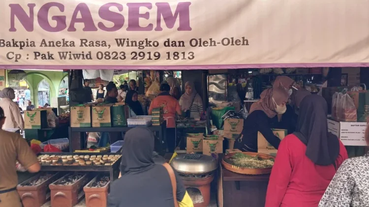 Dipanggang Pakai Arang, Wingko Pasar Ngasem Punya Cita Rasa Khas