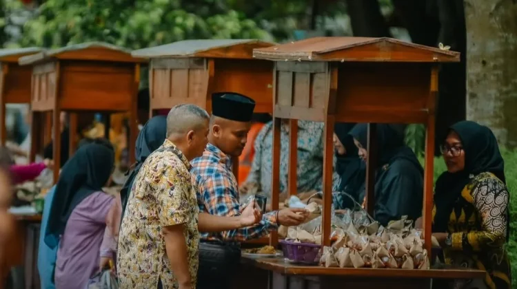 UMKM Ramaikan Silaturahmi Idulfitri Pemda DIY, Angkringan Laris Diserbu Warga