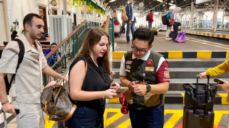 Jutaan Penumpang Padati Stasiun Selama Masa Angkutan Lebaran
