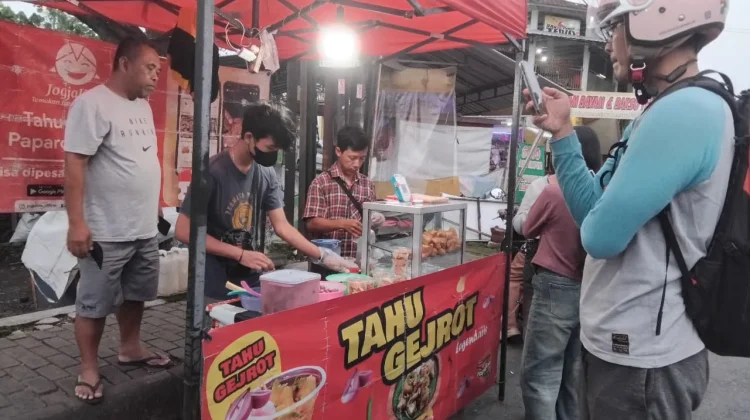 Stadion Maguwoharjo Jadi Surga Kuliner Senja