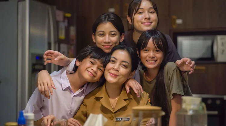 Rapi Films Rilis Teaser Trailer "Yang Lain Boleh Hilang, Asal Kau Jangan"
