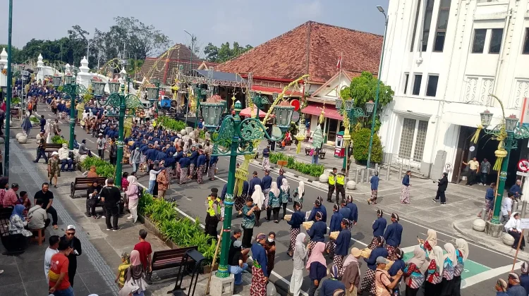 Maria Rela Berangkat Pagi Demi Ikuti Kirab Perayaan HUT ke-80 Sri Sultan