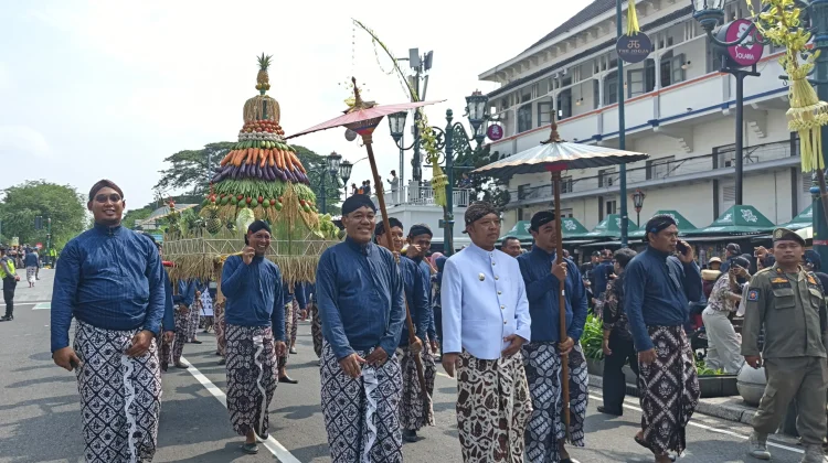 Mangayubagya HUT ke-80 Sultan, Kontingen Kulon Progo Kompak Bawakan Pisungsung