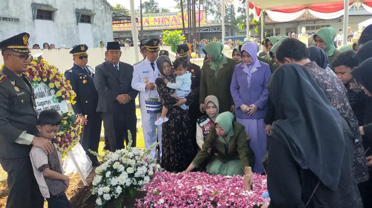 Kopda Anumerta Farizal Romadhon Dimakamkan di Taman Makam Pahlawan Giripeni