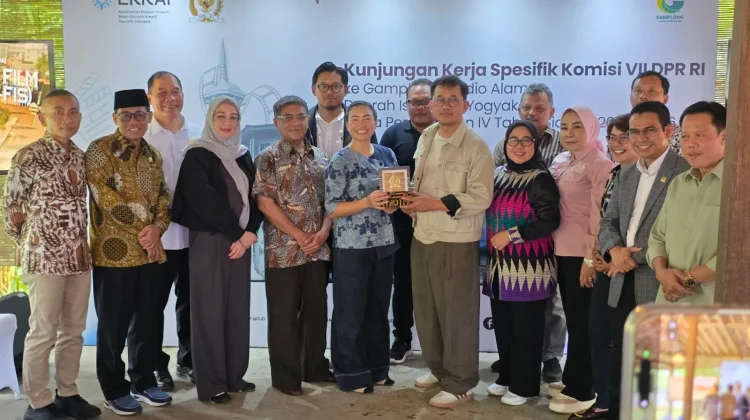 Kritisi Kasus Sitepu, Hanung Bramantyo Sebut Pekerja Kreatif Hanya Fokus Ide