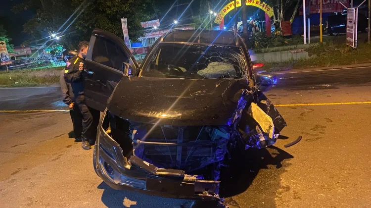 Pengemudi Mengantuk, Tabrak Tiang Listrik dan Kios Jamu di Sewon