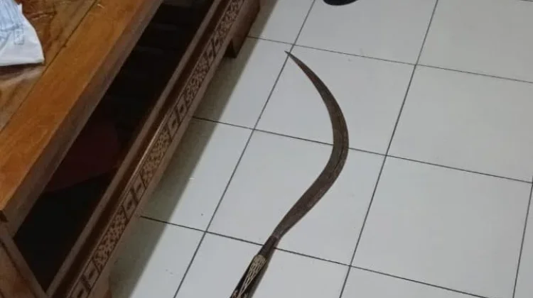 Dua Remaja Diringkus Warga Usai Kedapatan Bawa Celurit di Jalan Samas