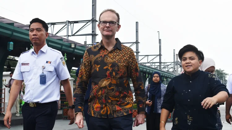 Dubes Inggris Sambangi Stasiun Tugu, Janji Bantu Transportasi Rendah Emisi