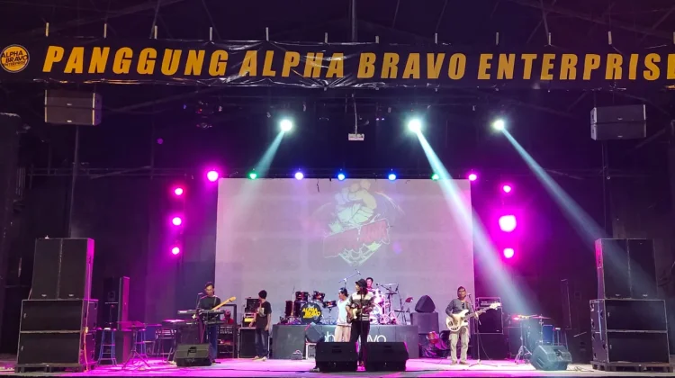 Menelusuri Jejak Cerita Koes Plus Bersama Hoss Band di Alpha Bravo Pyramid