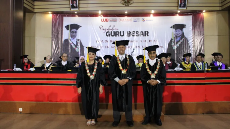 Dua Guru Besar FH Janabadra Dikukuhkan, Agung Rektono Seto Ucapkan Selamat
