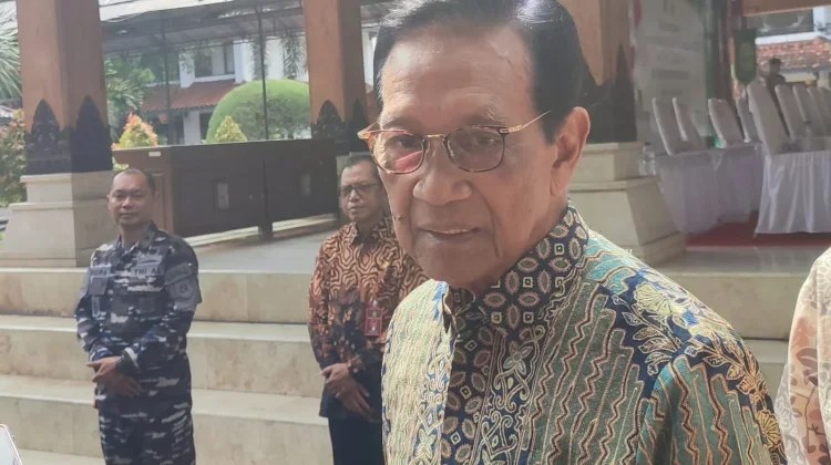 Cerita Sultan HB X Kaget saat Diberi Topi RI 1 Oleh Presiden Prabowo