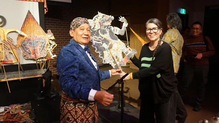 Ramaikan World Puppetry Day, Ki Gunarto Pentaskan Wayang Kulit di Kanada