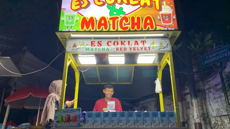 Penjual Minuman Bertahan ditengah Ramainya Alkid