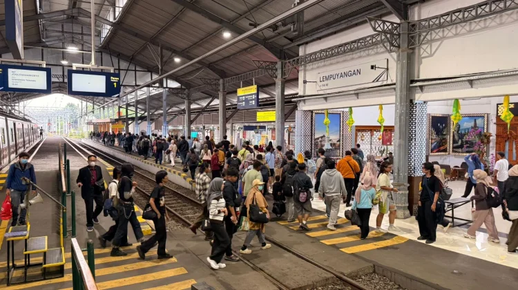 Banyak Diminati, Kereta Ekonomi Kerakyatan Sudah Layanani Belasan Ribu Penumpang