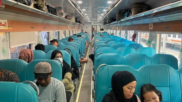 Belasan Ribu Penumpang Manfaatkan Layanan Kereta Ekonomi Kerakyatan