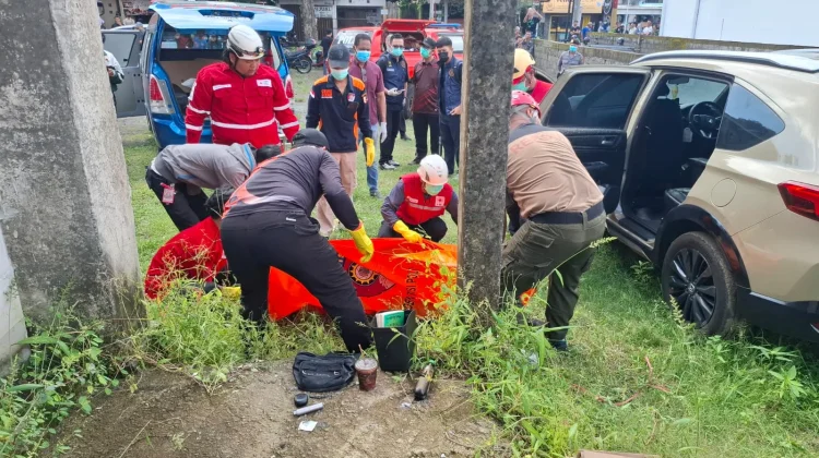 Pria Asal Jepara Ditemukan Meninggal di dalam Mobil yang Terparkir di Sleman