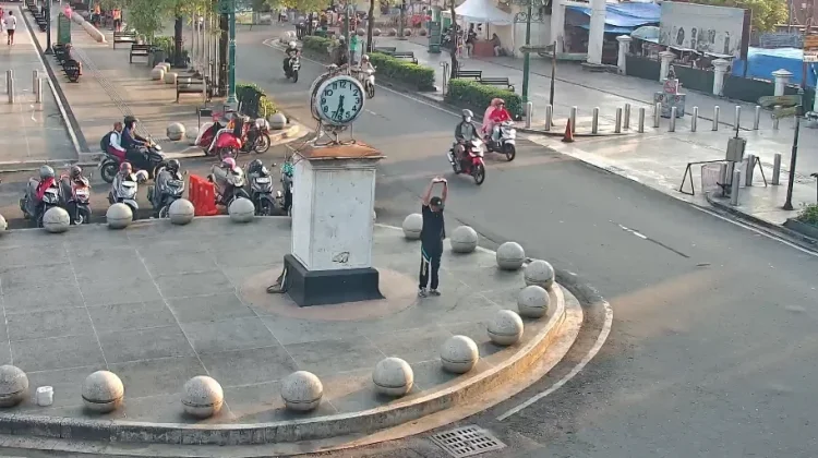 Prakiraan Cuaca Selasa 14 April 2026, Wilayah DIY Dominan Berawan