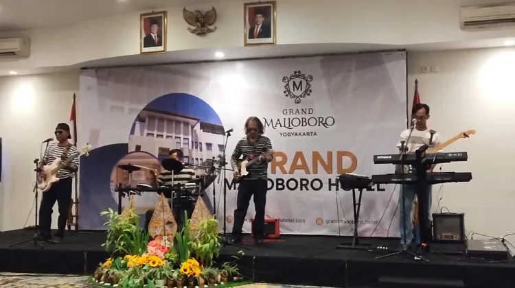 Hoss Band Hidupkan Nostalgia Koes Plus di Grand Malioboro
