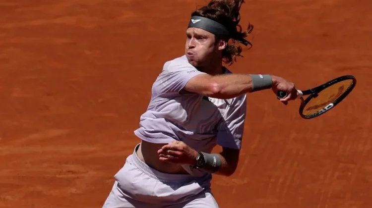 Flavio Cobolli Kalahkan Petenis Tuan Rumah, Alexander Zverev