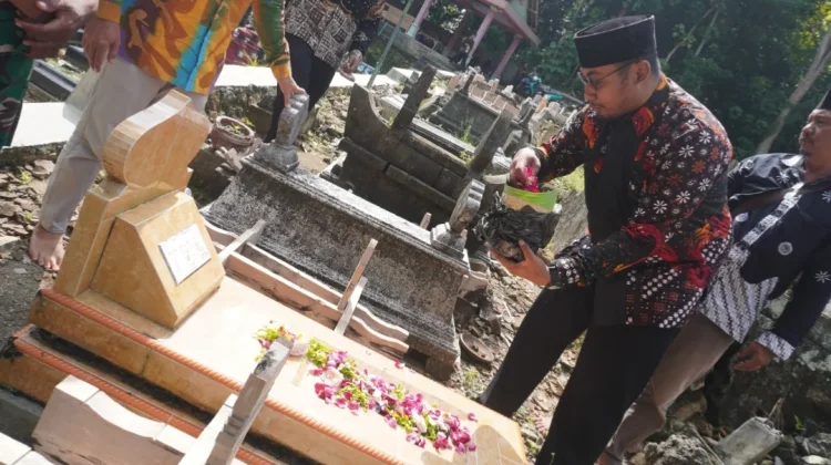 Dirgahayu ke-78, Pamong Giripeni Gelar Ziarah dan Tirakatan