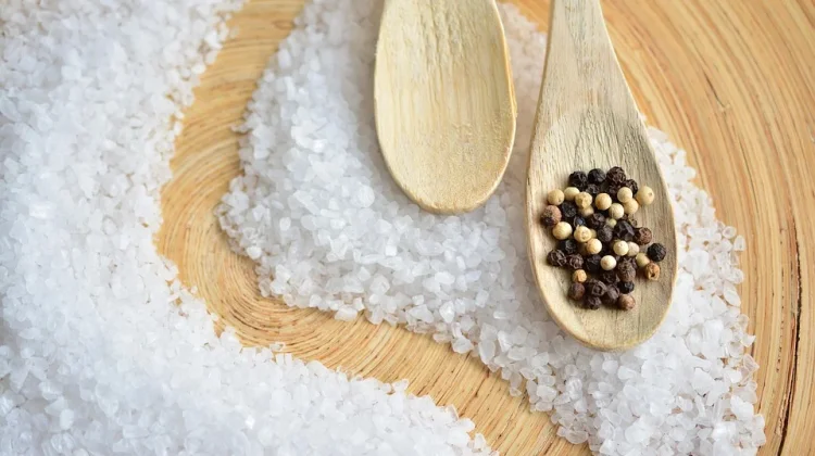 Rahasia Garam Dapur untuk Pakaian Cemerlang