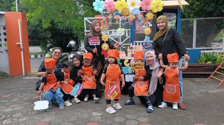 Peringatan Kartini Lewat Market Day Edukasi Anak Melek Ekonomi