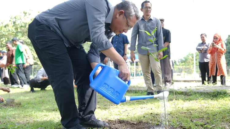 Harmoni Jejak Lestari Perayaan UII di Hari Bumi dengan Sedekah Jariah