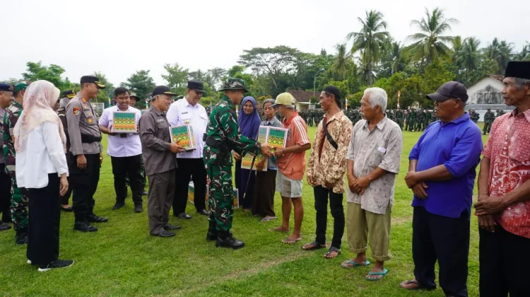 Sejumlah Warga Sidorejo Lendah Terima Bantuan Perbaikan Rumah