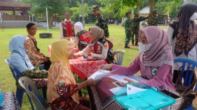 Klinik Kartika Kodim 0731 Kulon Progo Gelar Pemeriksaan Kesehatan Gratis di TMMD