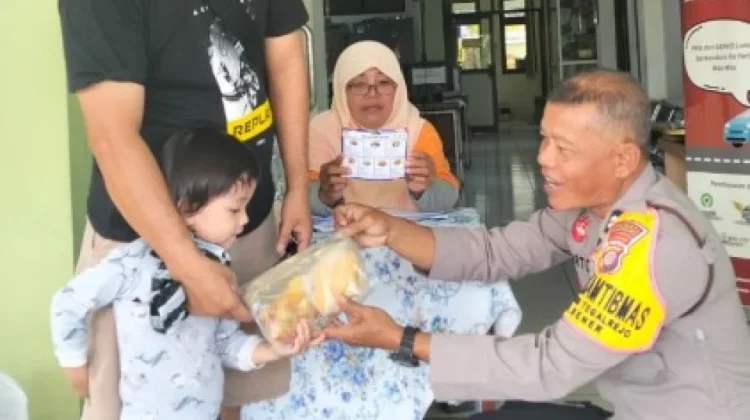 Bhabinkamtibmas Bener Aktif Salurkan Bantuan Protein Hewani, Dukung Gizi Balita