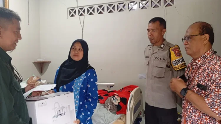 Penyaluran Bantuan Alat Medis untuk Warga Purwokinanti