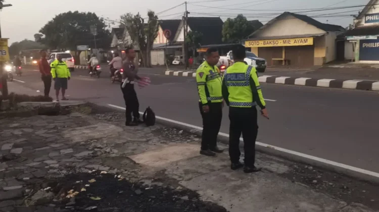 Pasutri Lansia Tertabrak Pikap di Jalan Magelang Km 13, Istri Meninggal Dunia