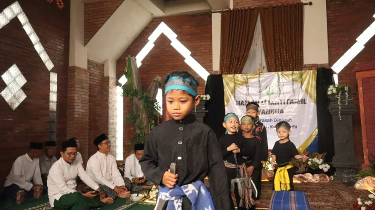 Empati Santri untuk Negeri Warnai Pementasan Wisuda MDT Klimasada