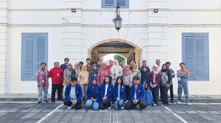 Dosen Sastra Inggris UNY Poles Skill Komunikasi Staf Museum Vredeburg