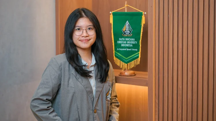 Elva Maria Evelina, Mahasiswi UKDW dengan Segudang Prestasi