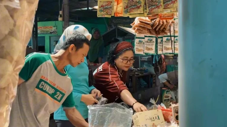 Dukung Ekonomi Rakyat, Setwan Sleman Belanja Bareng di Pasar Cebongan