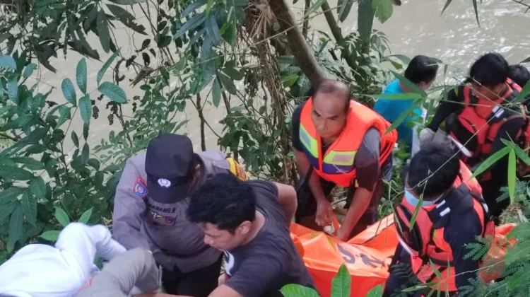 Mayat Seorang Nenek Ditemukan Tertelungkup di Atas Batu Sungai Kalakan