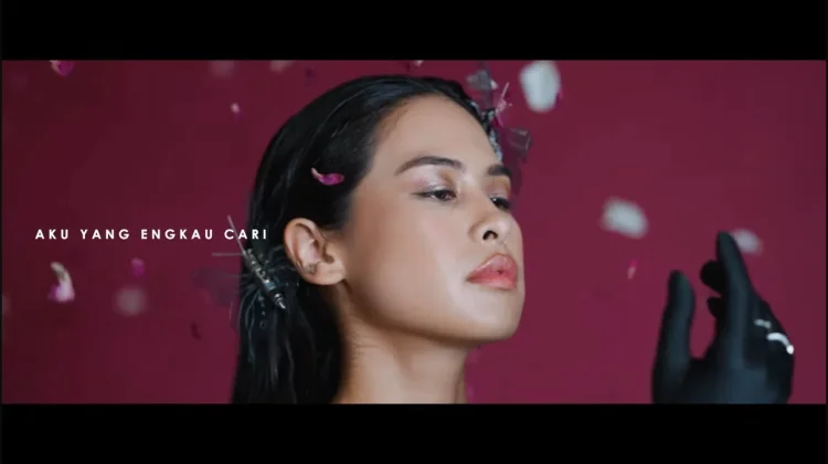 Lirik Lagu Maudy Ayunda “Aku Yang Engkau Cari”