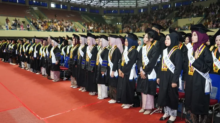 UNY Wisuda 835 Mahasiswa, Torehkan Ratusan Prestasi Nasional dan Internasional