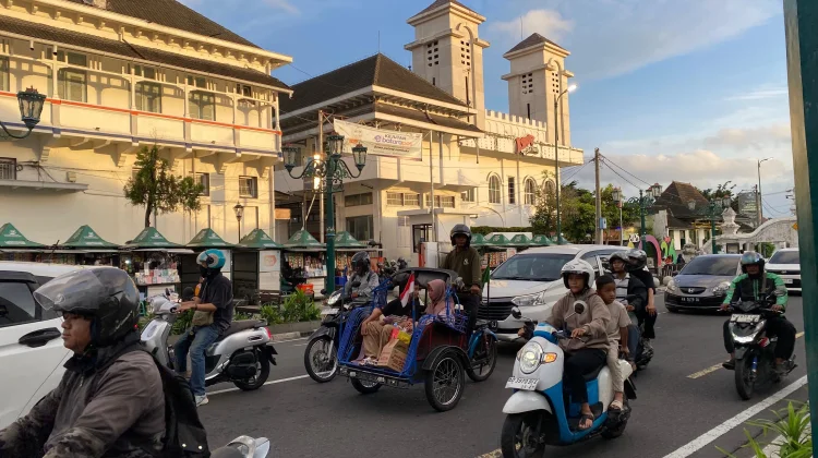 Kendaraan Bermotor Capai 172 Juta Unit, Pustral UGM Dorong AI Atasi Kemacetan