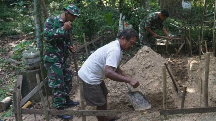 Warga Sidorejo Terima Bantuan Sanitasi Layak melalui Program TMMD