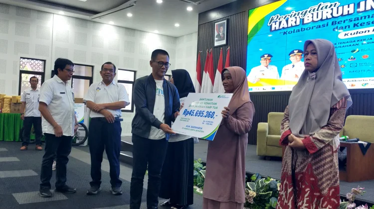 Mayday, BPJS Ketenagakerjaan Kulon Progo Berikan Santunan ke Ahli Waris Pekerja