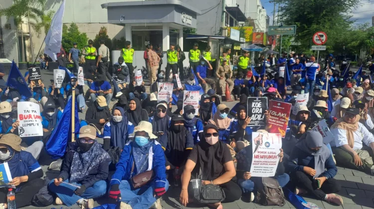 Peringati May Day di Tugu, Buruh Pabrik Rokok DIY Tolak Kenaikan Cukai