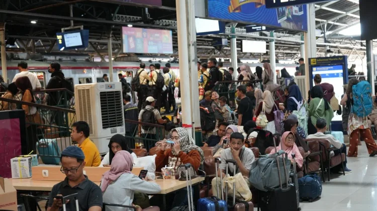 Daop 6 Jalankan 7 KA Tambahan, Ratusan Ribu Padati Stasiun Selama Longweekend