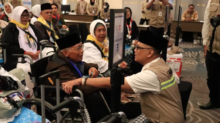 Menteri Haji dan Umroh Lepas Keberangkatan Calon Jemaah Haji Embarkasi YIA