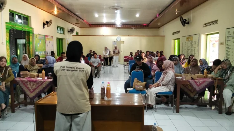 Mahasiswa PLK UNY Ubah Limbah Kulit Bawang Jadi Pupuk Organik Cair