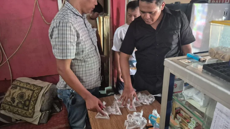 Bergerak Responsif, Polsek Sewon Sita Puluhan Plastik Miras Ilegal di Bangunharjo