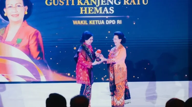 Gigih Advokasi Rakyat, GKR Hemas Dianugerahi Indonesia Leading Women Awards