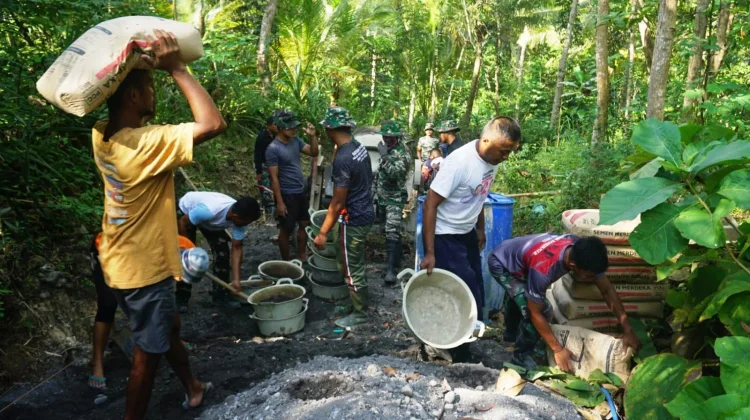 Satgas TMMD Kedepankan Semangat Gotong royong Bersama Warga